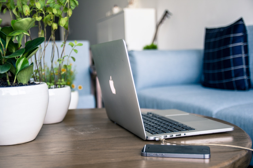 Apple geeft 3 alternatieven nu Terug naar Mac verdwijnt. Op Reddit staat een vierde. MacBook en iPhone