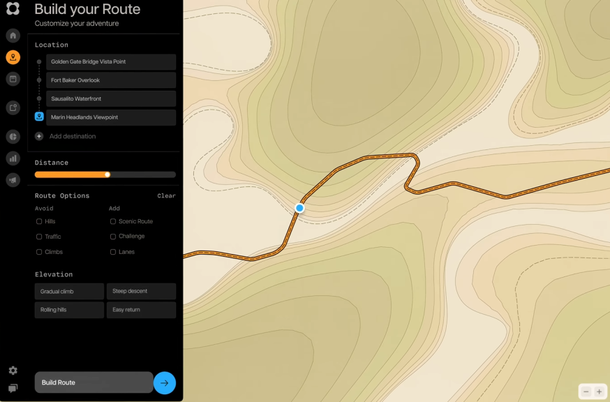 Afbeelding: Screenshot van de Base44-interface met een 'Build your Route'-app. Het linkermenu toont locaties in San Francisco en filters zoals 'Avoid Hills'. De rechterkant toont een gedetailleerde topografische kaart met een oranje route-lijn