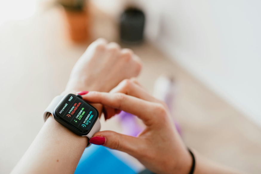 Smartwatches in sport: van meter tot veiligheidscoach