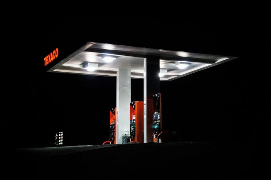 Benzinpomp. Routenet is het ultieme middel om hoge benzinekosten voor te zijn.