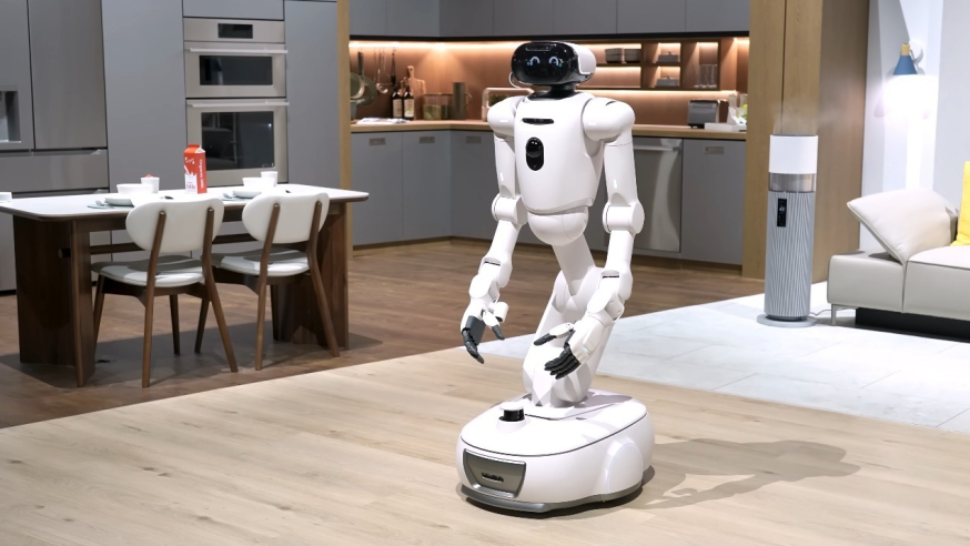 Afbeelding: LG-humanoid in een woonkamer/keuken-demo als onderdeel van een AI Home-concept