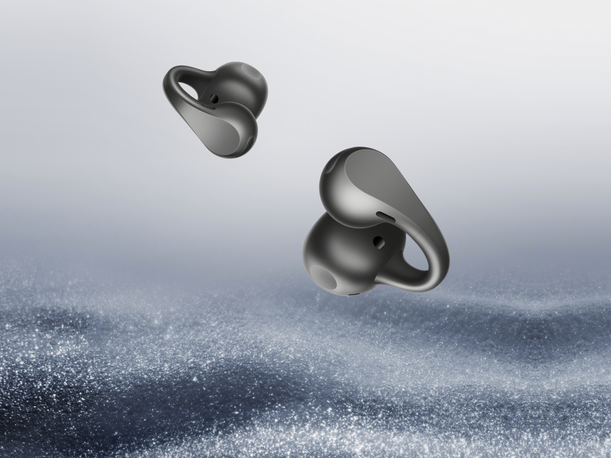 Afbeelding: Twee OPPO Enco Clip2 open-ear oordopjes zwevend in beeld