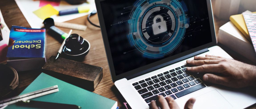 Werkgevers kunnen niet verwachten dat hun medewerkers het privacy-regelement uit hun hoofd leren. Wat zij wél mogen verwachten is dat er alarmbellen in de hoofden van medewerkers gaan rinkelen wanneer zij merken dat de AVG niet goed wordt nageleefd. Notebook