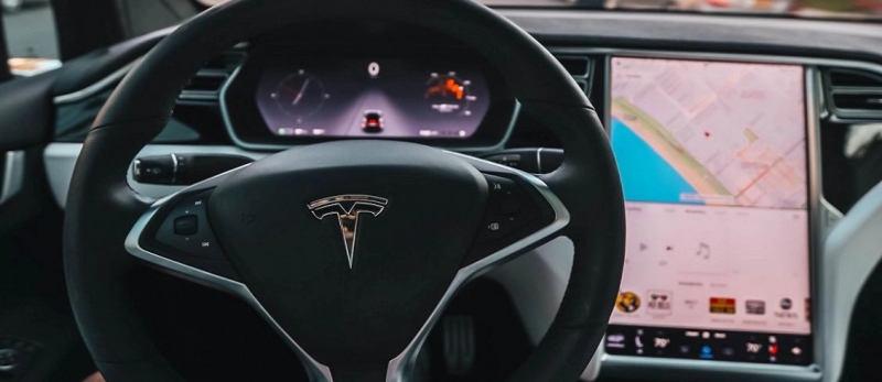 Tesla voegt YouTube toe aan touchscreen