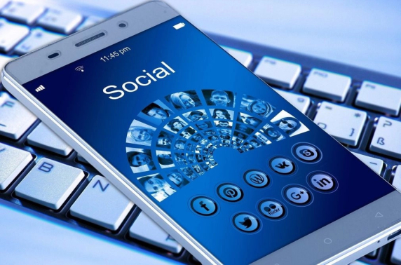Facebook laat gebruikers checken welke bedrijven toegang tot hun gegevens hebben
