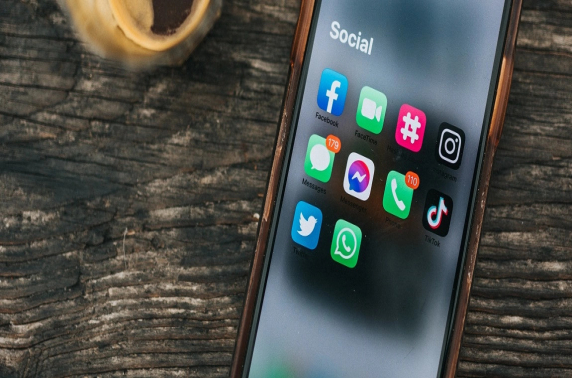 Bijna 1 op de 3 Nederlanders geeft toe dat een social post een negatieve invloed heeft gehad op hun carrière