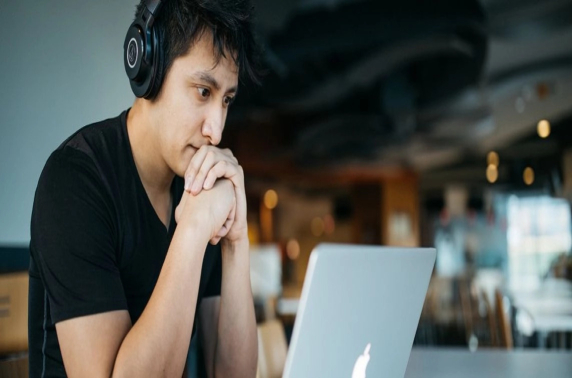 Ruim 80% van de Nederlandse medewerkers vindt dat werkgevers niet genoeg doen om IT-skills bij te spijkeren