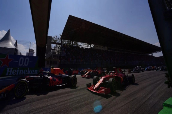 Formule 1 werkt samen met Lenovo om geavanceerde technologie naar de activiteiten te brengen