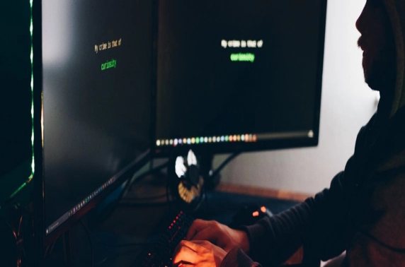 Nieuwe kwaadaardige campagne jaagt op Discord-tokens en creditcardgegevens via geïnfecteerde open-source npm-pakketten