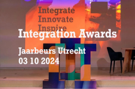Integration Award 2024 uitreiking tijdens Integration Summit 2024