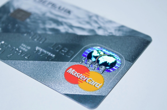 Mastercard experimenteert met ingebouwde vingerafdrukscanner