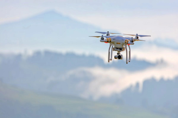 Nationale Politie zet eerste 'kabeldrone' in