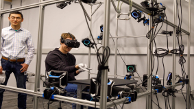 Mark Zuckerberg teast handschoenbesturing voor Oculus Rift
