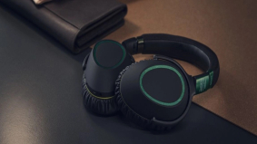 EPOS lanceert unieke headset in samenwerking met het Aston Martin F1-Team