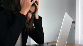 Nieuw onderzoek: 93% van de mensen voelt zich overweldigd door data op het werk