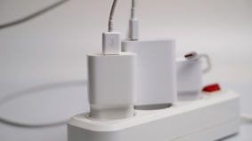 Stekkerdozen en kabelmanagement, tips voor een geordende werkplek