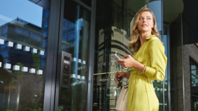 2n innoveert 2n® IP verso 2.0 met full HD-groothoekcamera en adaptieve gezichtszoom