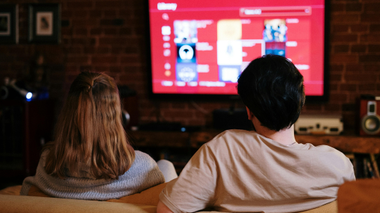IPTV vs. Andere Streamingdiensten: Welke Past het Beste bij Jou?