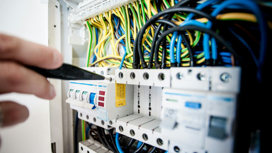 Je elektrische systeem beschermen met stroomonderbreker