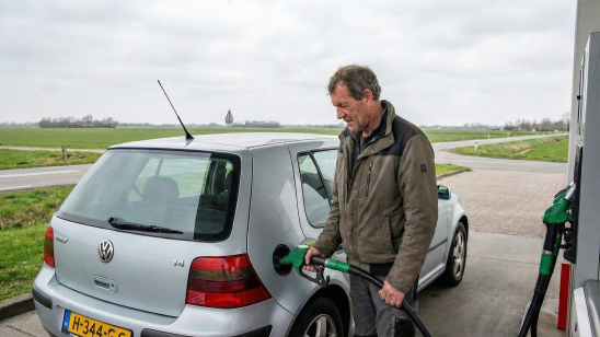 Nederlandse ondernemer zweert bij diesel: ruim 9 op de 10 bedrijfsbussen rijdt er nog op